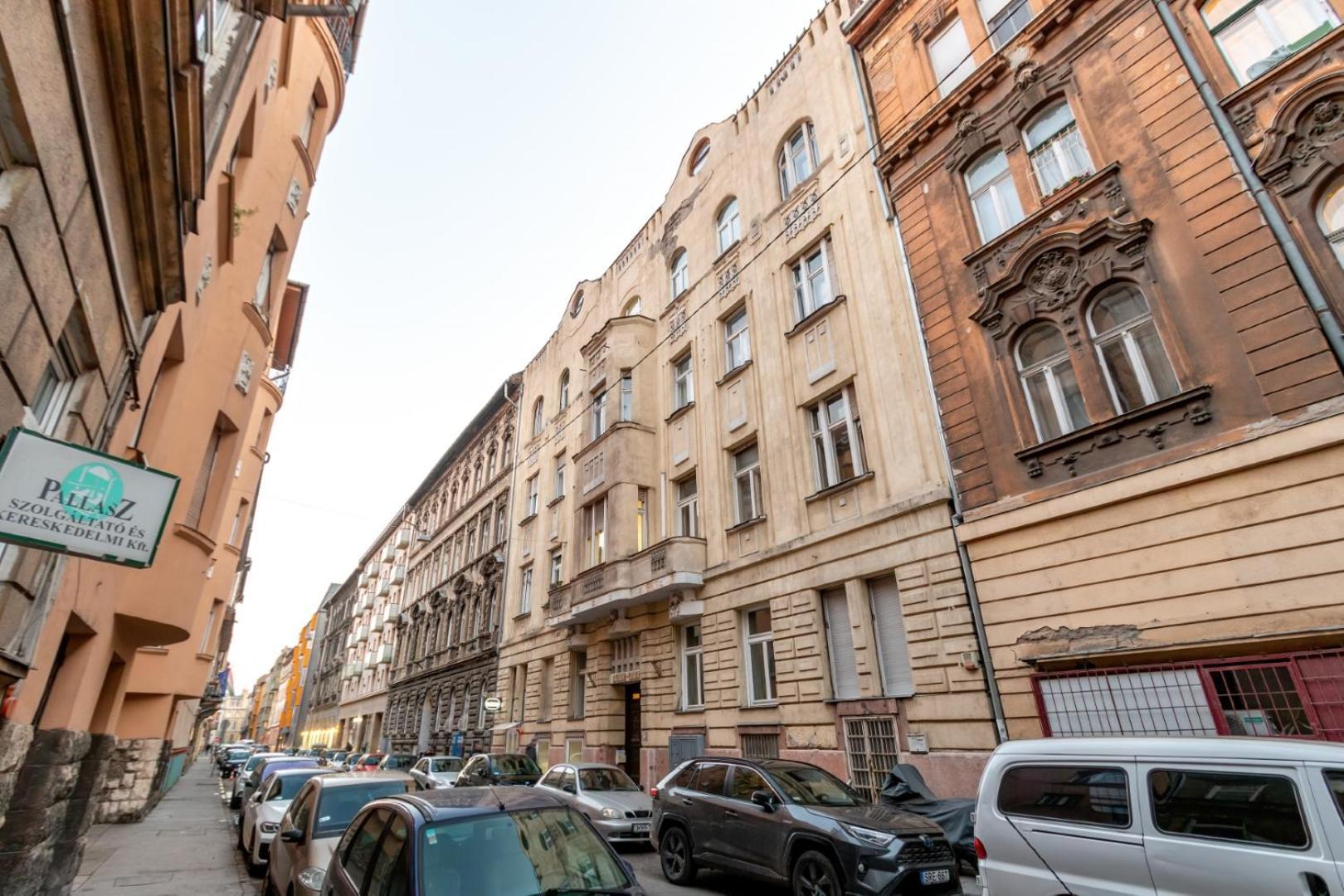 Mega Deal - Elegance - No Deposit Needed Budapest Luaran gambar